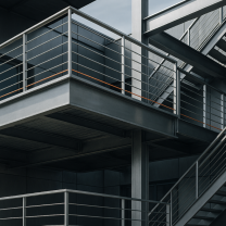 La polyvalence des constructions métalliques: des fondations solides aux détails raffinés